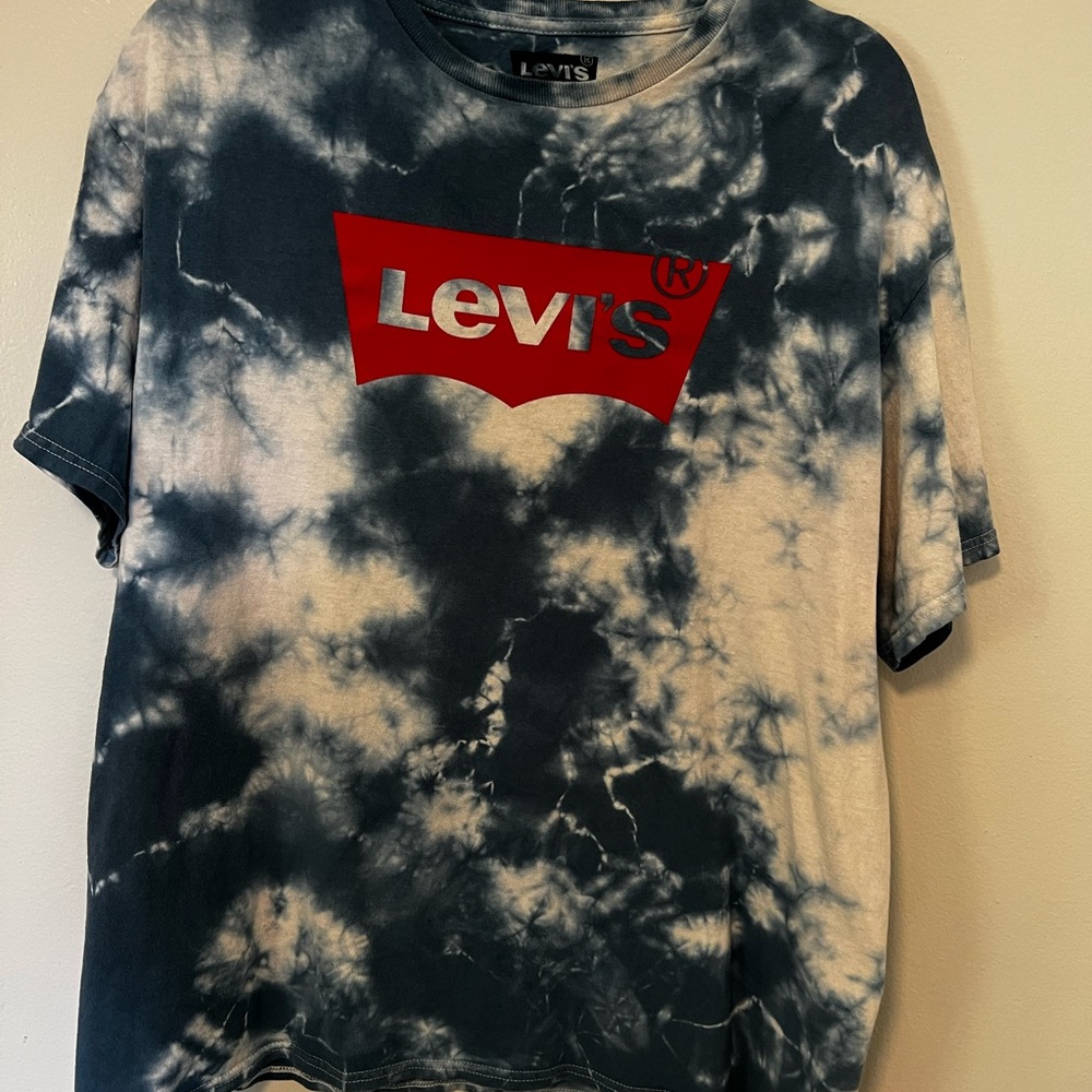Levi tie dye shirt